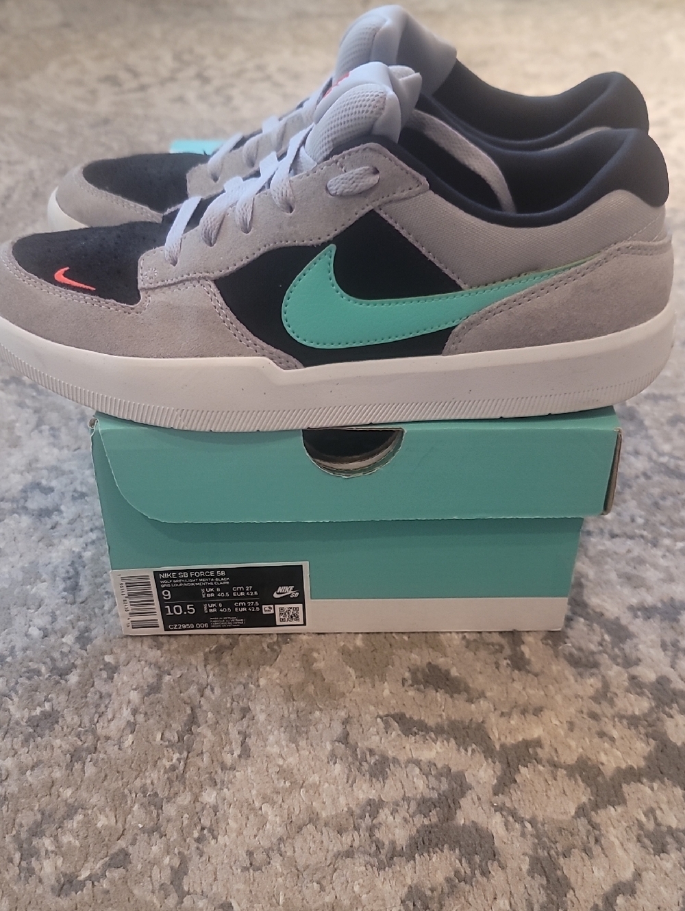 Nike SB Low Top Sneakers - Gray, Black & Teal